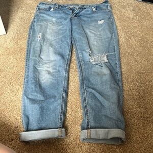 Old navy mid-rise boyfriend jeans